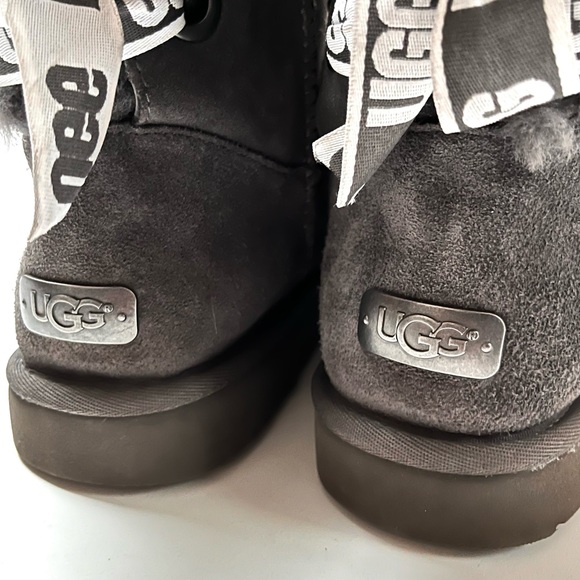 SALE! UGGS Customizable Bailey Bow Boots 1098075 Size 8 - Picture 2 of 9